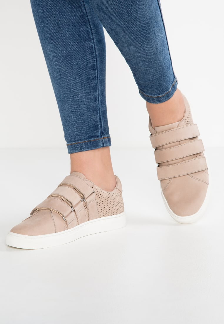 vince camuto womens fashion sneakers