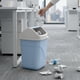 thumbnail image 4 of Cubo de basura cuadrado grande con tapa, contenedor de residuos con control de olores para oficina, baño y cocina, contenedor de basura de plástico con tapa abatible, diseño que ahorra espacio para e, 4 of 6