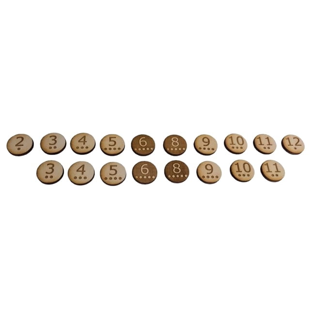 Tablero de juego Settlers of Catan con números grabados en madera