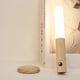 thumbnail image 1 of Lámpara de recarga USB con base magnética de luz LED inteligente con sensor de movimiento inalámbrico, 1 of 2
