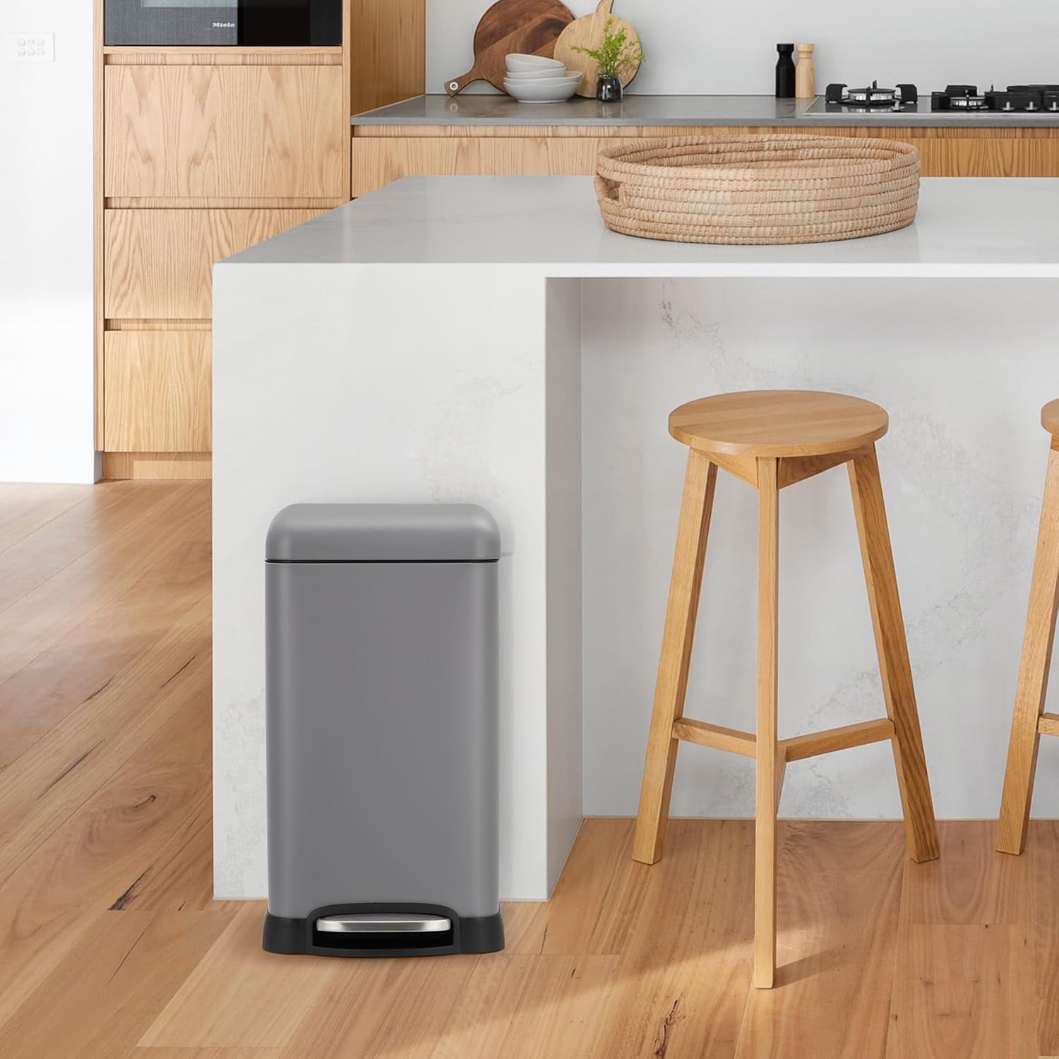12Gallon Step Trash Can with Soft-Close Lid,Stainless Steel Garbage Bin with Removable Inner Bucket for Kitchen,Home,Office