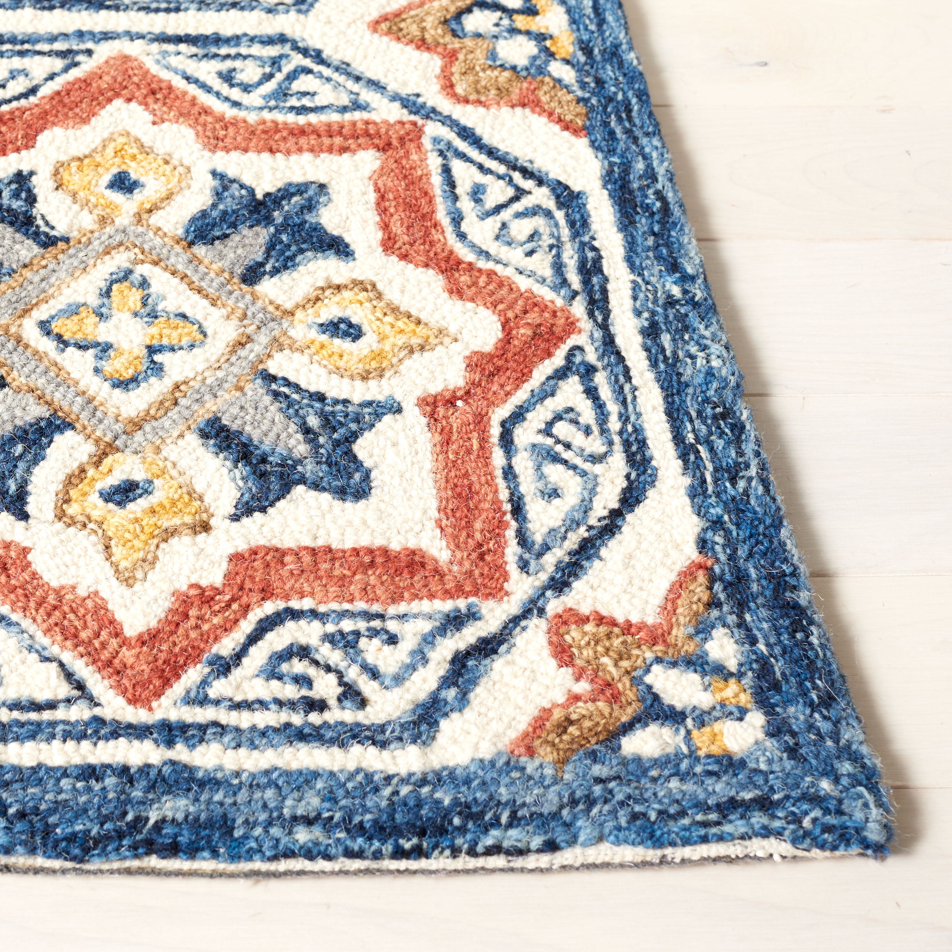 Safavieh Metro Lasya Medallion Runner Rug, Beige/Ivory, 2'3" x 9'