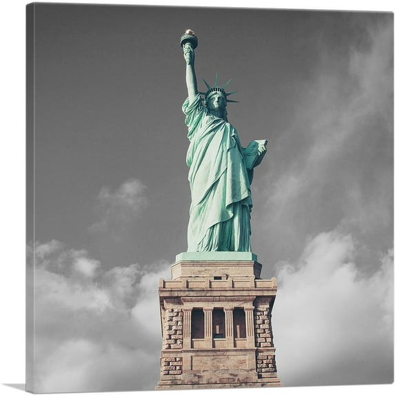 ARTCANVAS New York City NYC Statue Of Liberty Canvas Art Print - Size: 18" x 18" (0.75" Deep)
