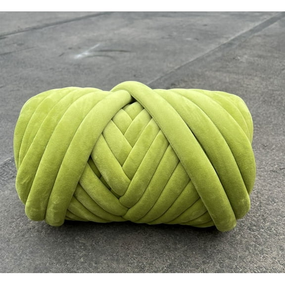 XmhyTop 500g Velvet Chunky Yarn Bulky Giant Arm Knitting Yarn, Super Soft Jumbo Tube Weight Yarn, Fluffy DIY Crochet Hand Making Washable Yarn for Blanket, Pet Bed, Rugs Pillow，Olive-green
