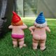 thumbnail image 5 of Gnomos de jardín para exteriores, estatuas divertidas de gnomos de resina de piedra de primera calidad, resistentes al agua y al sol para adornos de césped (diseño compacto), 5 of 5