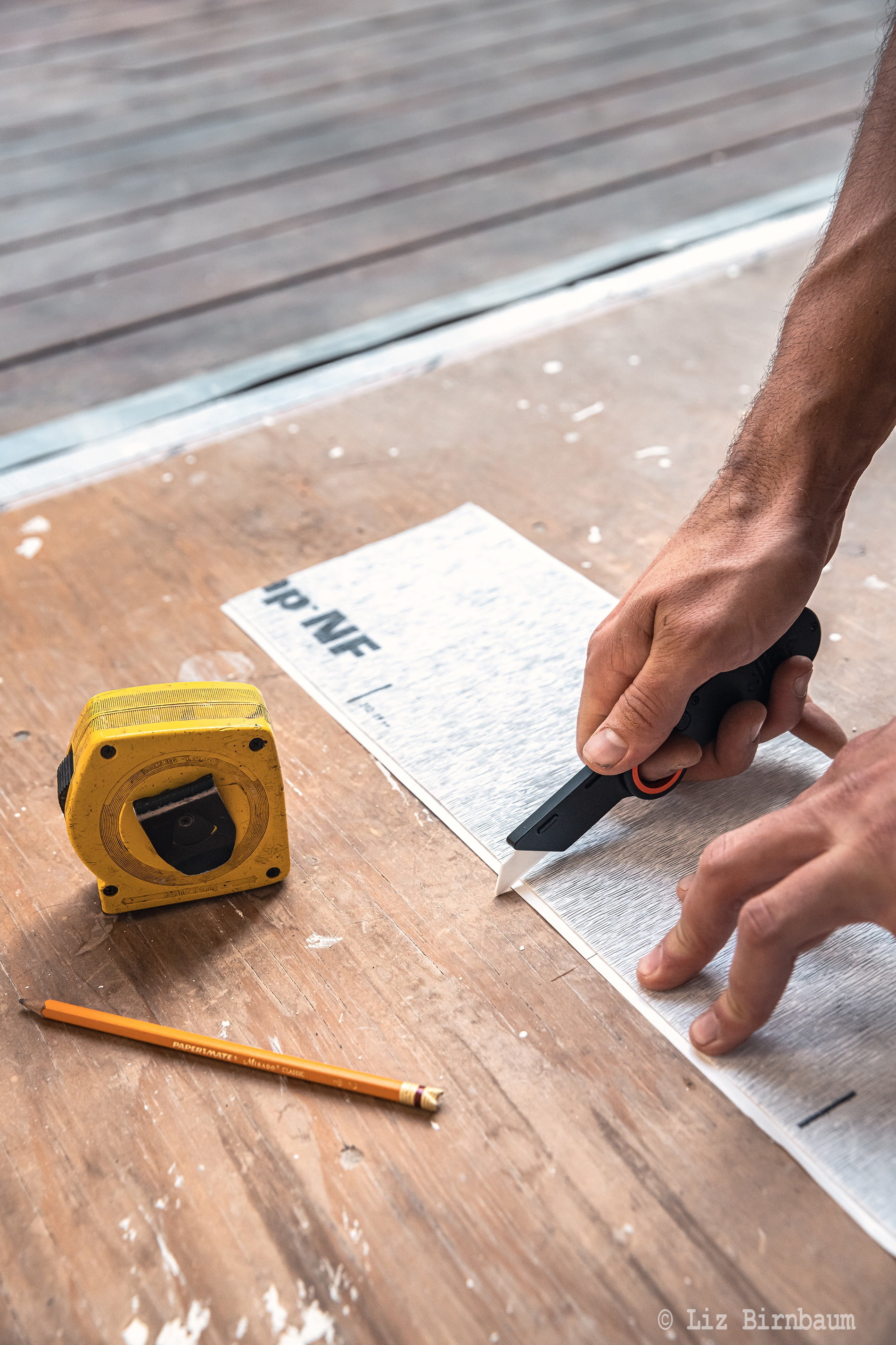 Slice 10562 Folding Utility Knife | Essential Home & Work Knife for Quick, Safe and Effective Cutting | Finger-Friendly Ceramic Safety Knife Blade