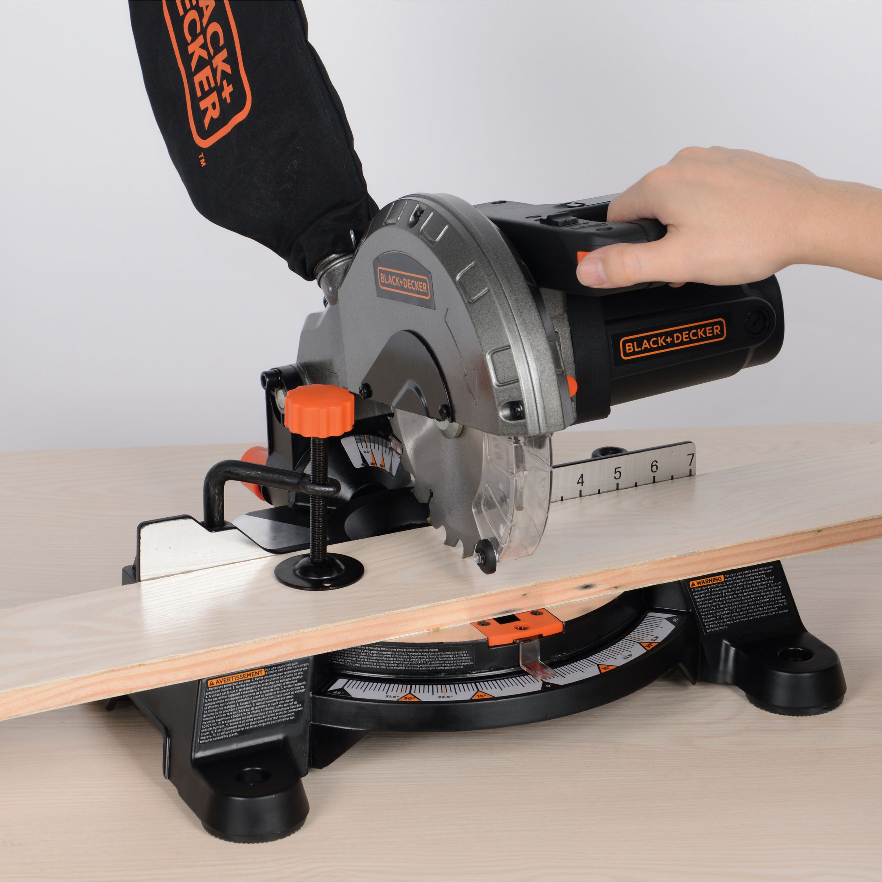 BLACK & DECKER POWER MITER SAW, LOCAL PICKUP ONLY, NO SHIPNG CAT. 1701  V88CR