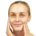 thumbnail image 4 of Limpiador facial No7 Lift & Luminate con vitamina C, E y B5 100 ml, 4 of 6