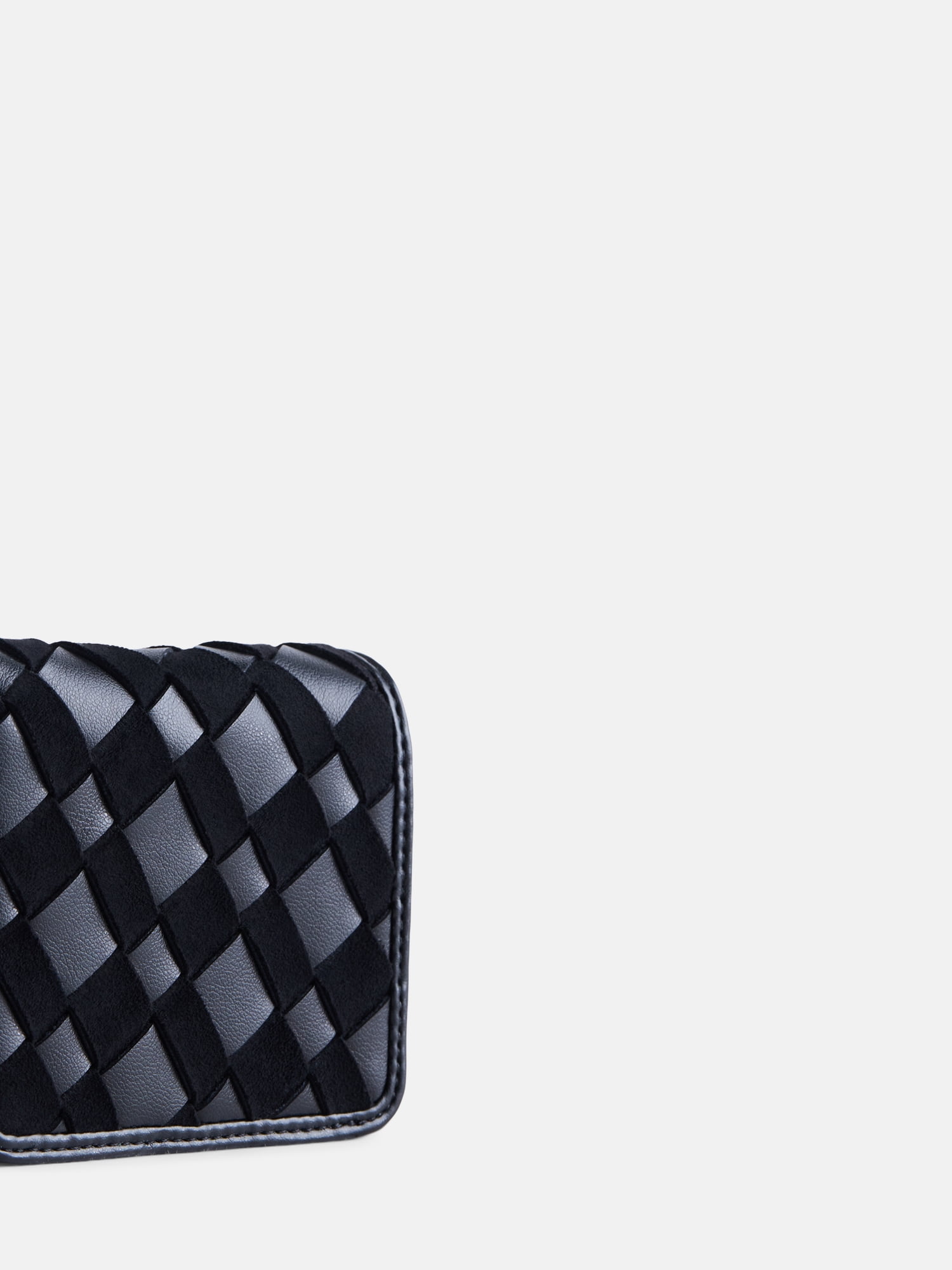 Scenario Women's Woven Bifold Wallet, Black