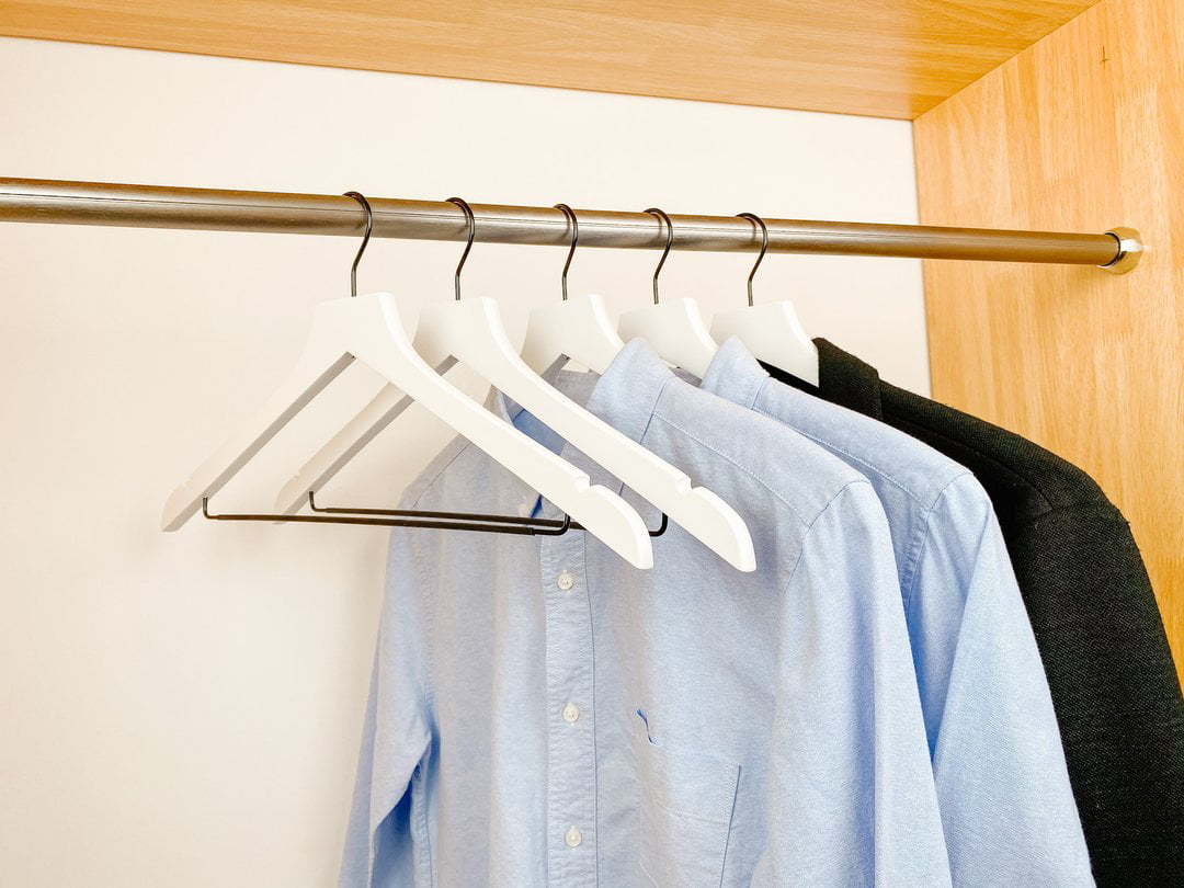 WOODEN HANGERS FOR GARMENT CLOTHES WITH NON SLIP TROUSER BAR IN DIFF COLOURS 