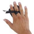 thumbnail image 3 of Dedo de tiro con de cuero 3 Protector debajo de las pestañas protector de dedos para las pestañas de los dedos de la mano izquierda derecha Soledad Finger Guard Tiro con arco, 3 of 10