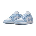 thumbnail image 2 of Zapatillas de baloncesto Air 1 Low OG blancas, azules hielo, clásicas, blancas, negras y rojas, unisex, cómodas, con correa, estilo retro, informales, de caña baja, 2 of 4