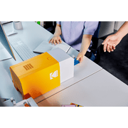 طابعة بطاقة هوية الصورة KODAK ID200S ، سهلة الاستخدام ، تصميم مريح ، طباعة ملونة أحادية الجانب ، طباعة من الحافة إلى الحافة 300x1200dpi ، وحدة تغذية بطاقة تلقائية