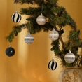 thumbnail image 3 of Adornos navideños, decoración de Hannah, 9 quilates, negro y blanco, 3 of 6