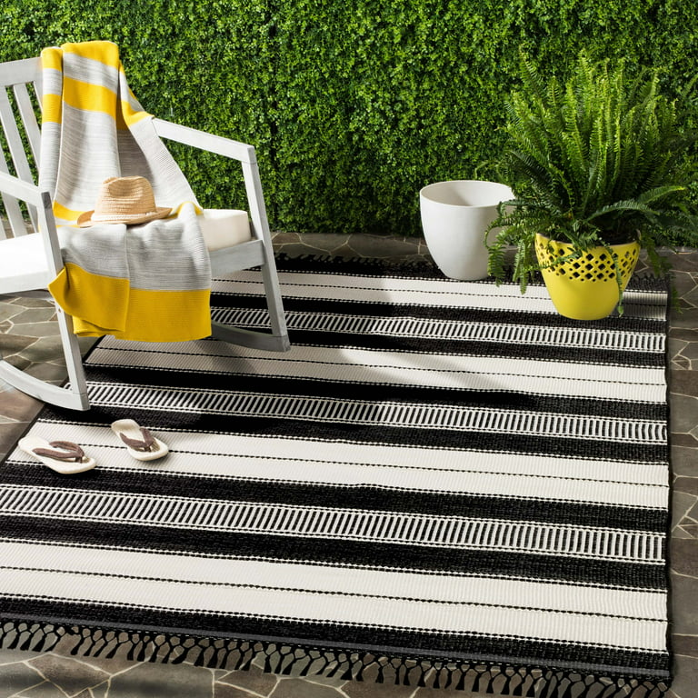 7 Best Outdoor Rugs for Your Porches, Patios & Outdoor Rooms in 2022