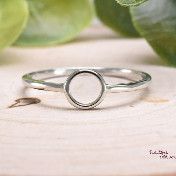 SS DESIGNS Sterling Silver Open Circle Karma Ring for Women, 8mm Round Geometric Disk Ring, Trendy Minimalist Jewelry Gift, Handmade Statement Ring