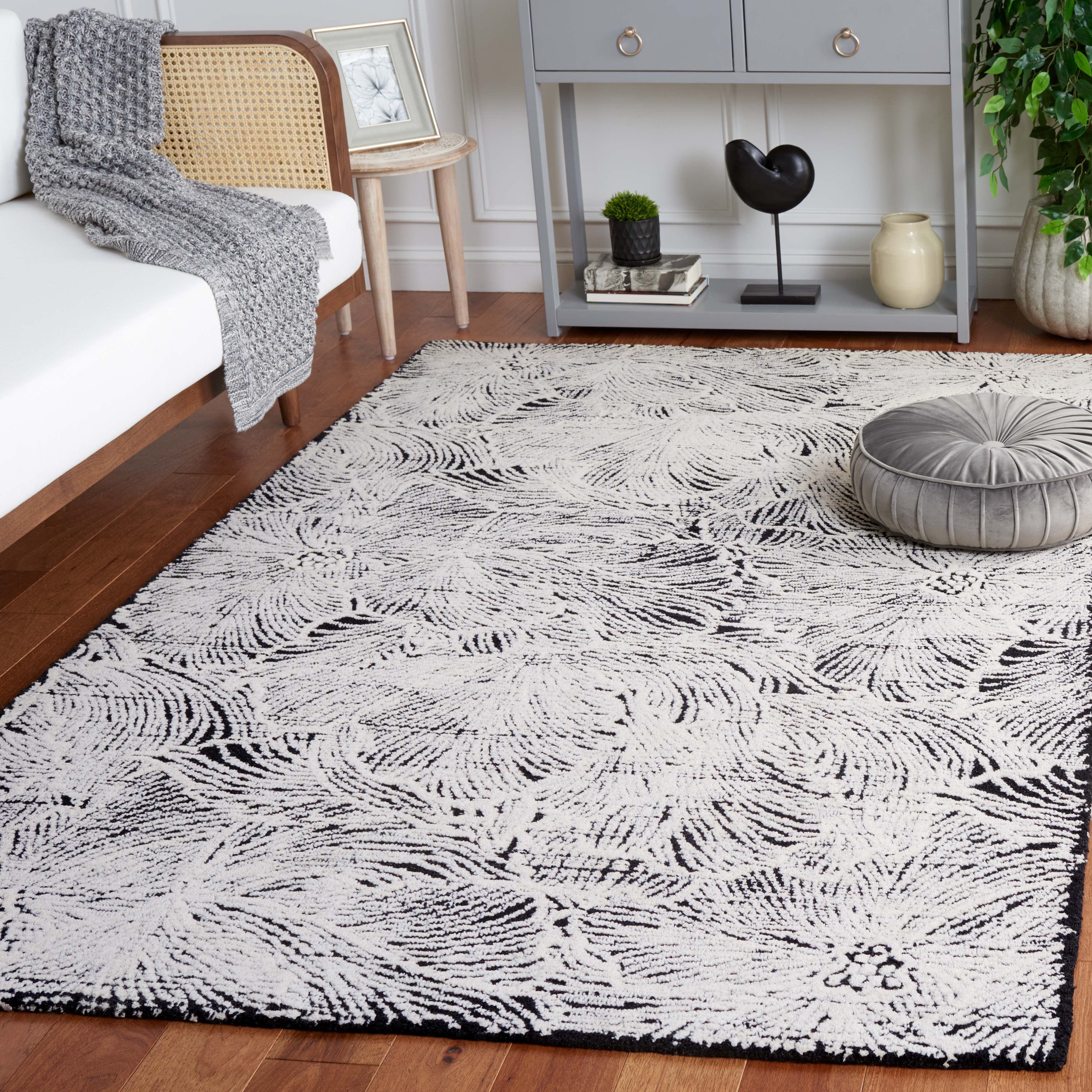 SAFAVIEH Ebony Aaliyah Floral Area Rug, Black/Ivory, 8' x 10'
