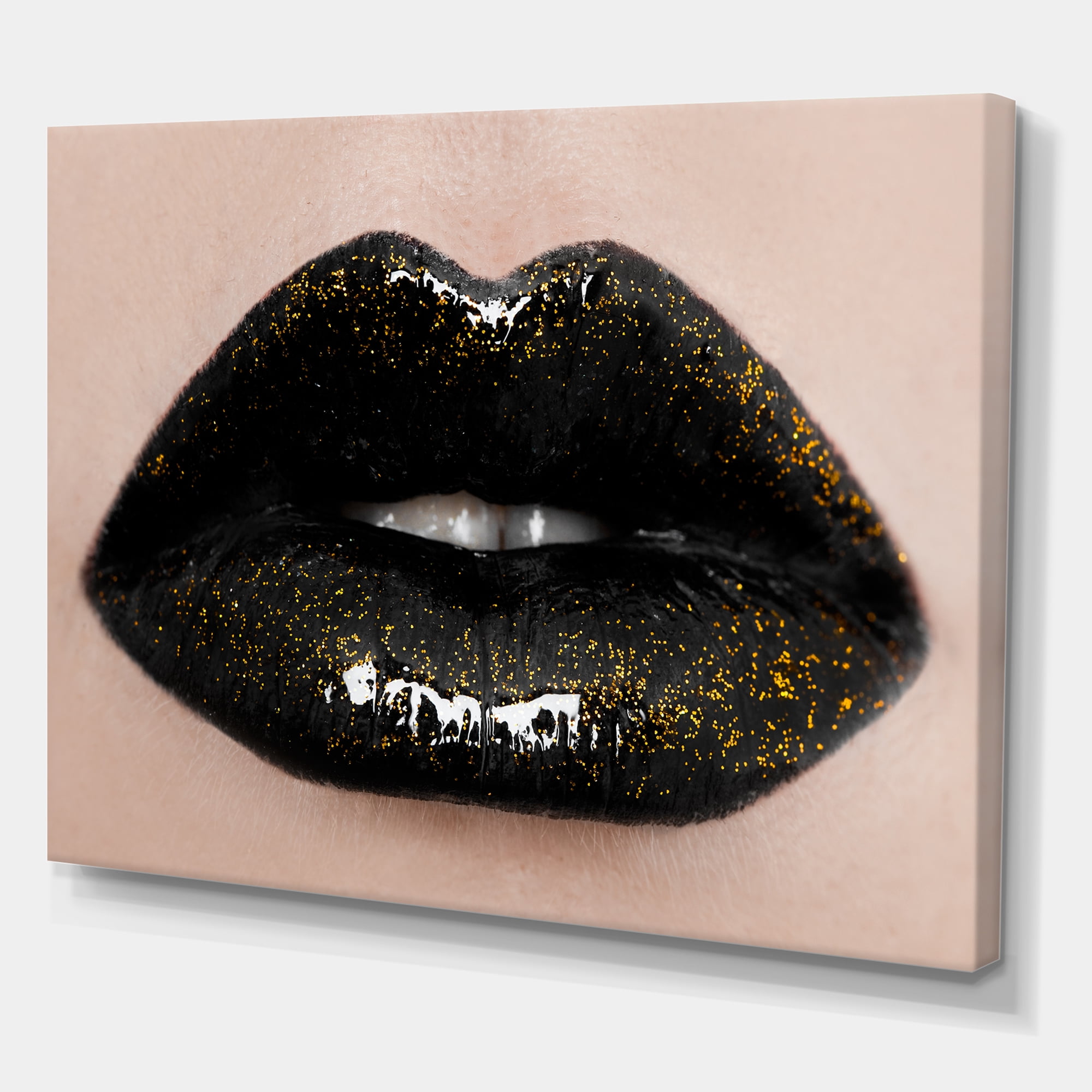Designart ' Close-Up Of Gorgeous Female Lips I ' Modern Canvas Wall Art Print