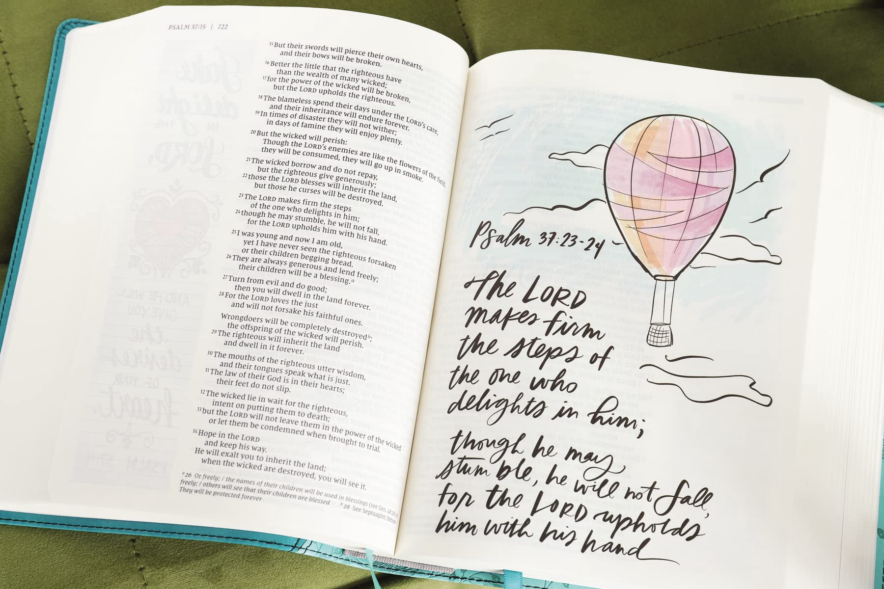 Beautiful Word Niv, Beautiful Word Bible, Updated Edition, Peel/Stick Bible Tabs, Leathersoft, Teal, Red Letter, Comfort Print: 600+ Fu, (Hardcover)