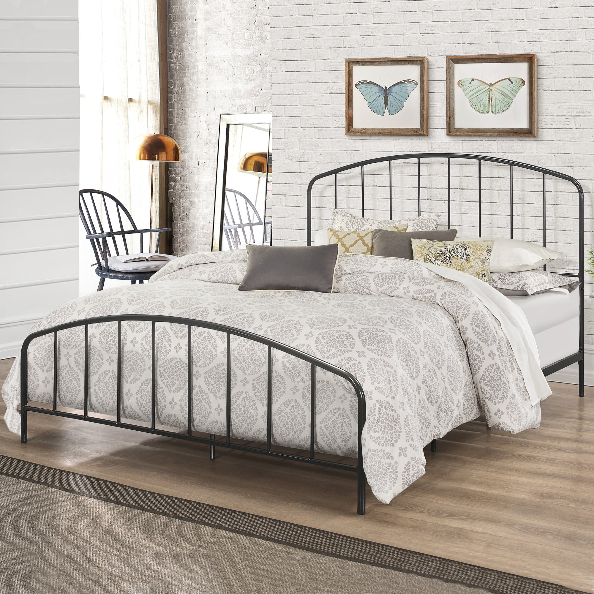 Hillsdale Furniture Tolland Arched Spindle Satin Black Metal Queen Bed
