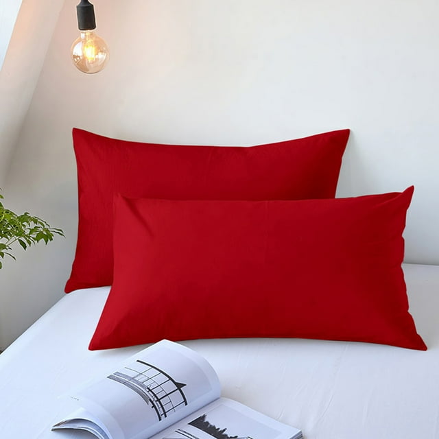 Roiihwy 2 Pcs Housses d'Oreiller Rouges Protectors, Taies d'Oreiller Rafraîchissantes Format Standard, Ne Décolorent Pas Restent Froides Toute la Nuit pour Protéger les Cheveux et la Peau, Cadeaux d'Anniversaire pour Femmes Hommes (18.90x29.13 Po)