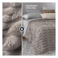 thumbnail image 4 of Cobertor Tipo Piel Ultrasuave y Calido, Ideal para Invierno. Esquimal (Taupe, King Size), 4 of 5