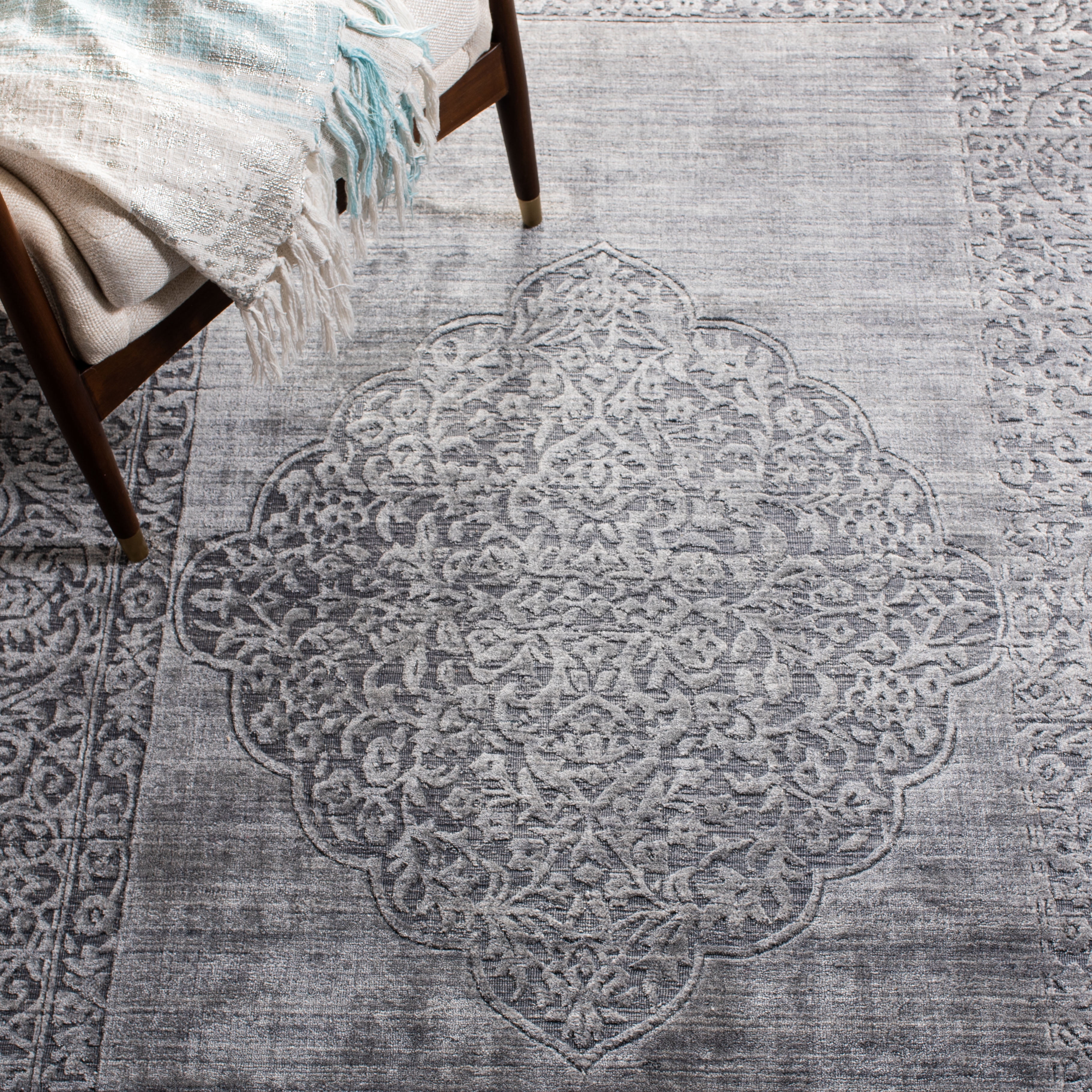 Safavieh Mirage Dilara Oriental Area Rug, Gray, 6' x 9'