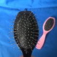 thumbnail image 2 of Peine de acero ovalado con aguja de acero para peluquería, herramienta para el cuidado de la cabeza, peine para el cuidado de la cabeza, peine de masaje con dientes de acero plástico, 2 of 5