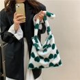 thumbnail image 3 of Bolso de hombro mullido de invierno para niñas bolso de mano para las axilas bolso de mano con forma de corazón (verde), 3 of 9