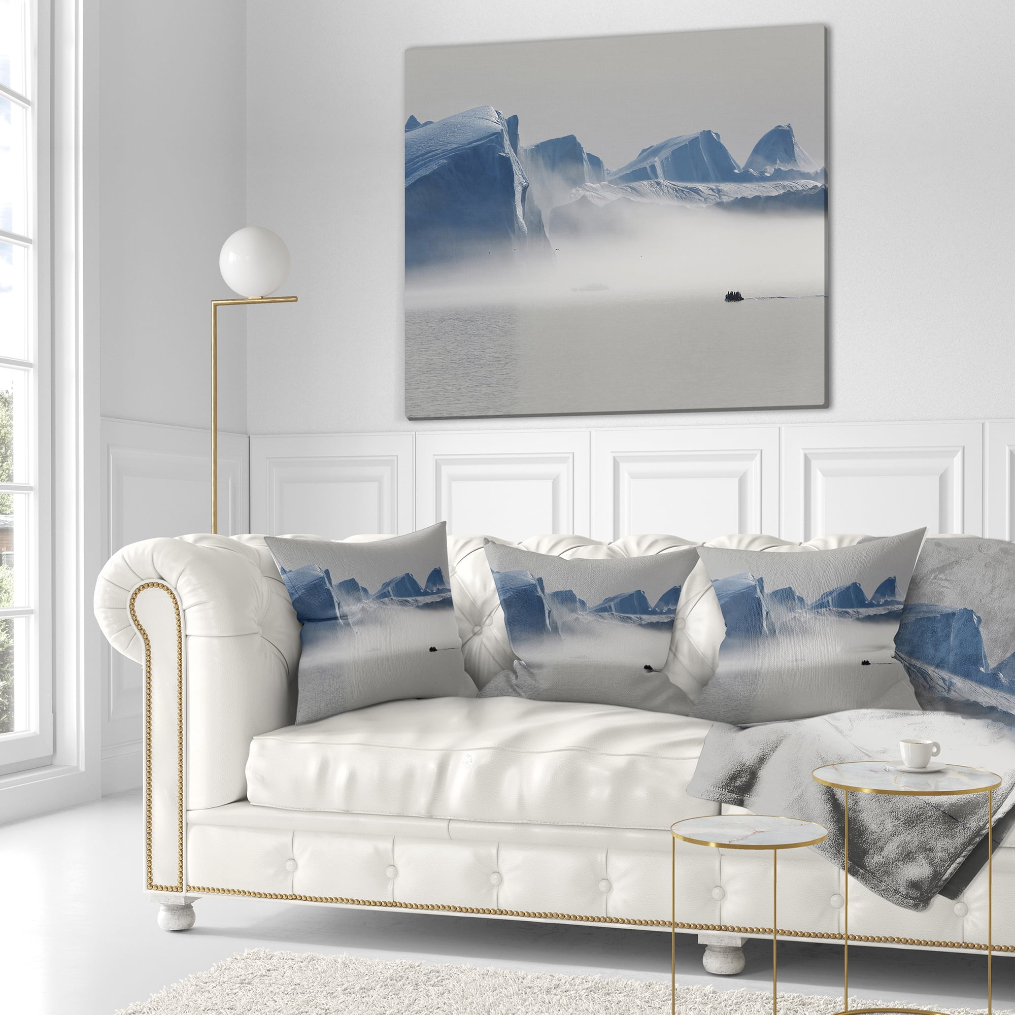 Designart Nature of Greenland - Landscape Photography Throw Pillow - 18x18