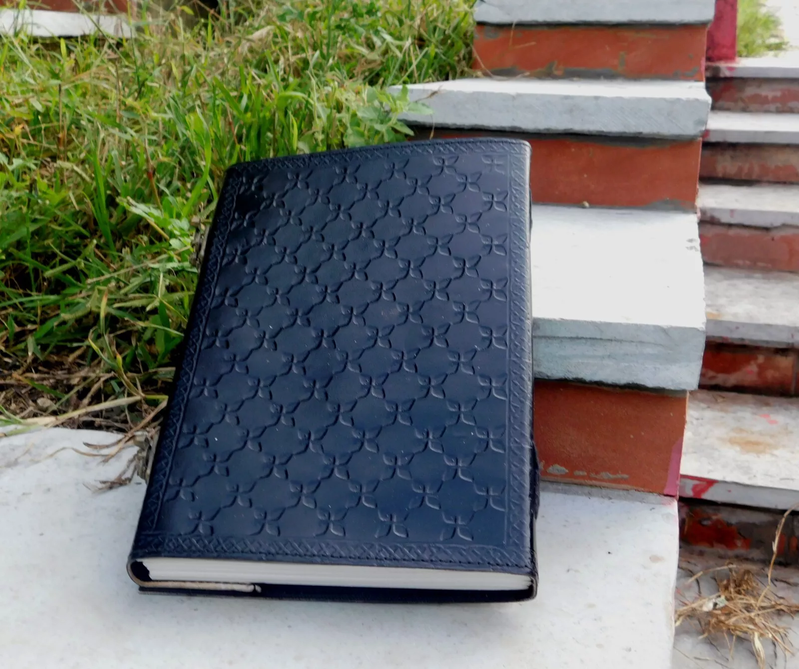 Handcrafted Embossed Design Vintage Leather Bound Journal Seven Chakra Stone Diary Blank Notebook For Men & Women