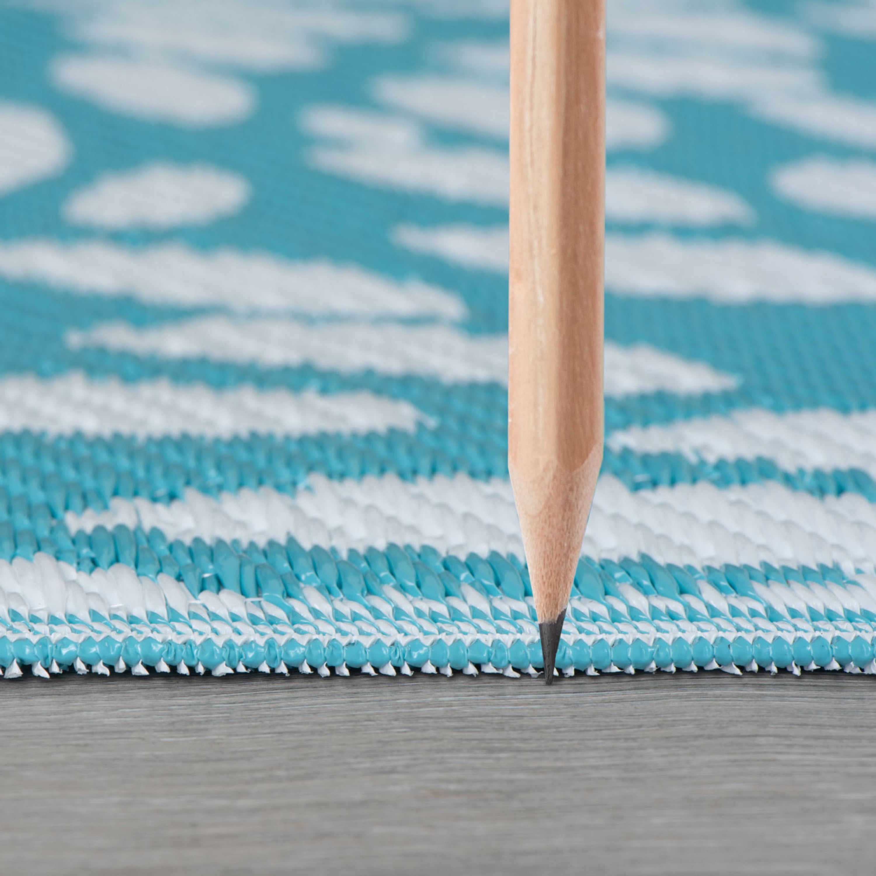 6x9 Reversible Aqua and White Polypropylene Outdoor Floral Area Rug