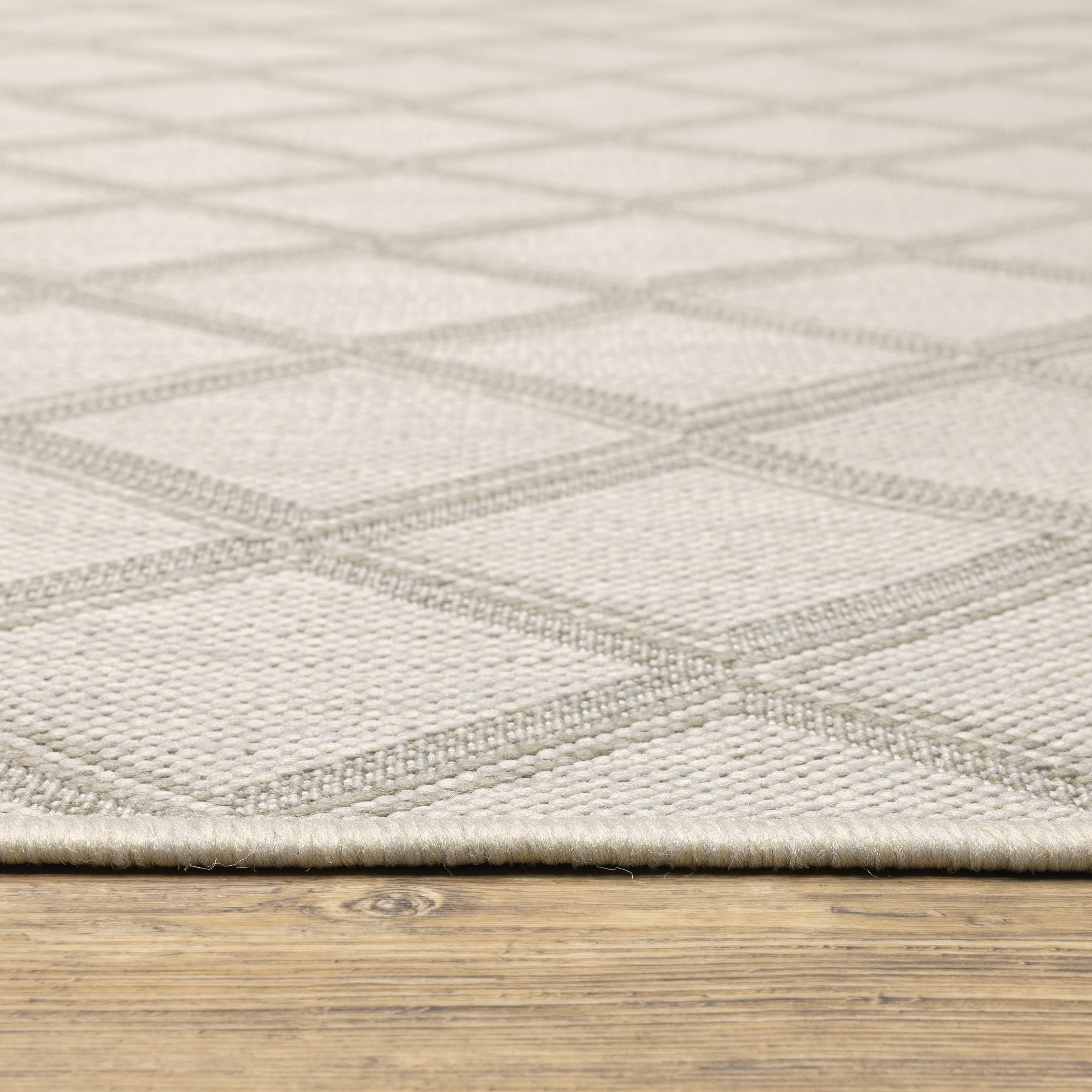 Avalon Home 6' x 9' Ivory and Gray Geometric Outdoor Rug