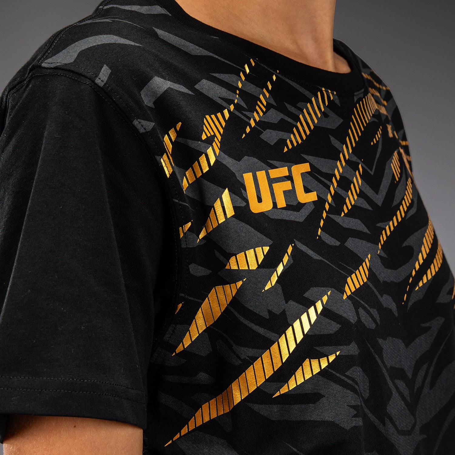 UFC venum champion Tシャツ UFC Fusion by Venum Men's Replica Short Sleeve T-Shirt