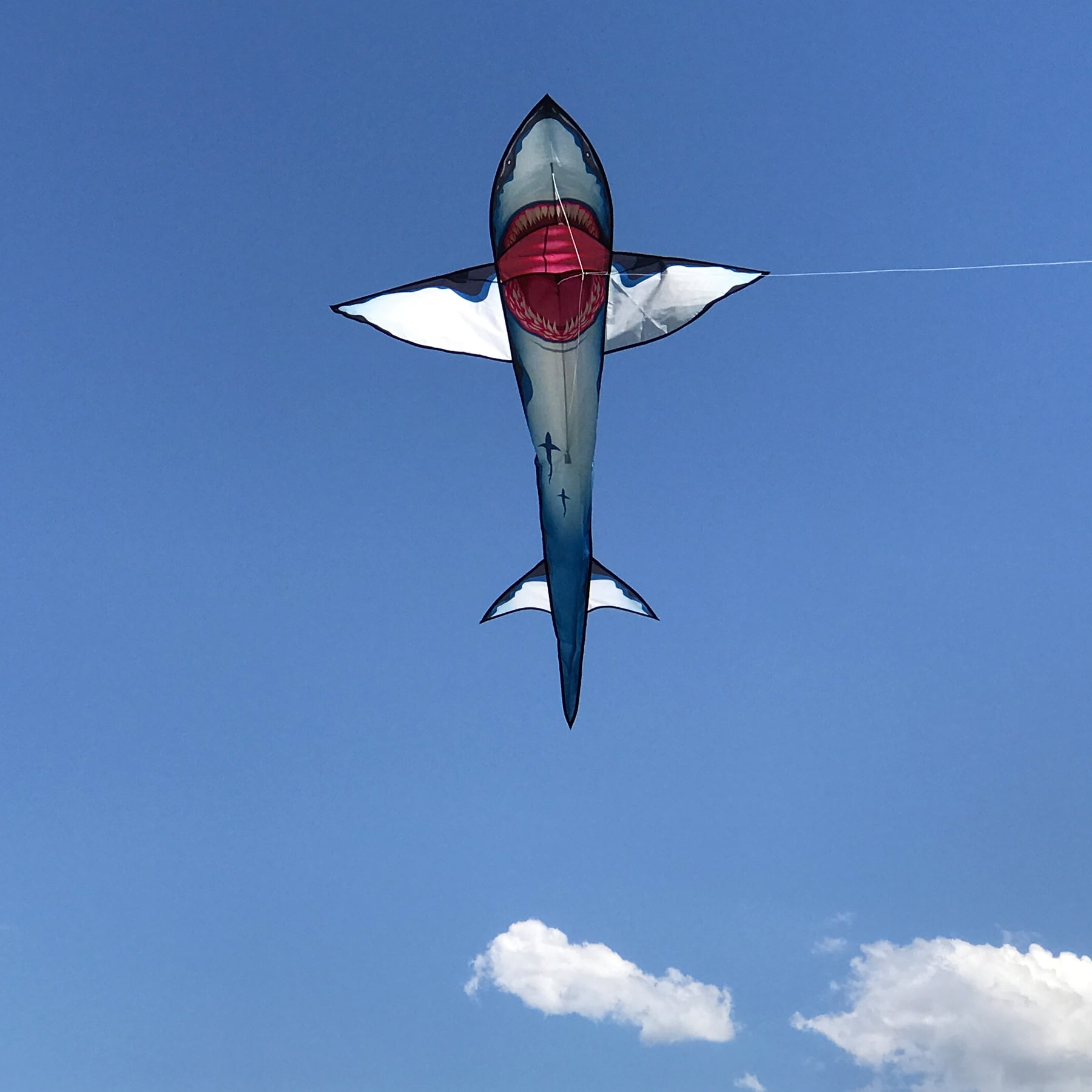 In the Breeze 3243 — 7.5 Foot 3D Great White Shark Kite — Single Line — RipStop Fabric — Includes Kite Line and Bag