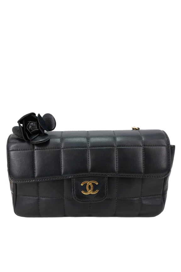 Pre-Owned Chanel Camellia Chocolate Bar Flap Mini Quilted Lambskin Leather Crossbody Bag Black