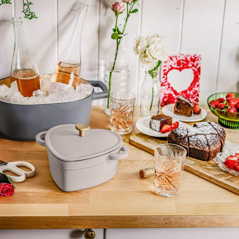 Free Shipping! Beautiful 2QT Cast Iron Heart Dutch Oven Porcini