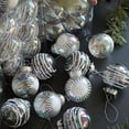 thumbnail image 5 of Juego de 6 bolas navideñas de plástico irrompibles de 6 cm, coloridas, para colgar en la pared, elegantes y reutilizables, para decorar la Navidad, 5 of 5