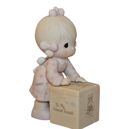 Precious Moments Figurine: E0007 Sharing is Universal (5") Collectors Club