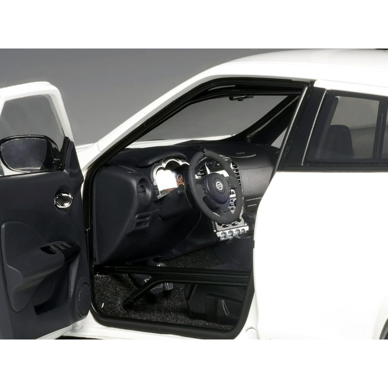 AUTOart 1/18 日産 ジュークR 2.0 ホワイト AUTOart 1/18 - NISSAN Juke R 2.0 - Walmart.com