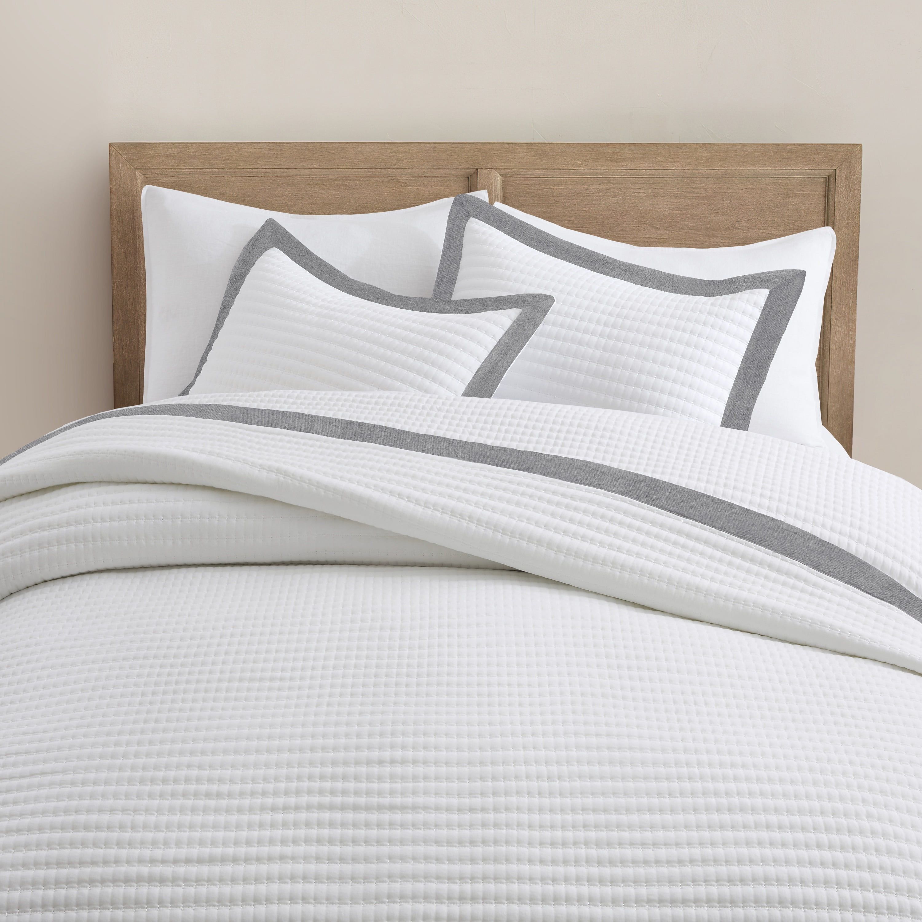 Bed Quilt Set White Queen - Farmhouse Soft Striped Stitch Bedding Bedspread Coverlet Summer Lightweight Bed Sets 1 Quilt with 2 Pillow Shams for Home All Season (Queen, White with Grey Border)