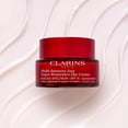 thumbnail image 4 of Crema hidratante Clarins Super Restorative SPF 15 50 ml, 4 of 6
