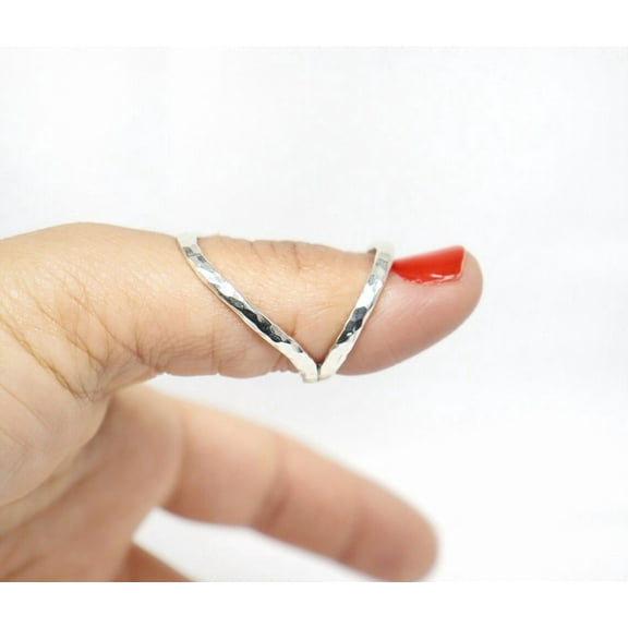 SS DESIGNS Sterling Silver Hammered Swan Neck Splint Ring for PIP & DIP Joints | Adjustable Swan Ring Splint for RA Rheumatoid Arthritis, Mallet Finger & EDS | Handmade 925 Silver Therapy Ring