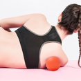 thumbnail image 3 of Bola de lacrosse de masaje de silicona para músculos doloridos, hombros, cuello, espalda, pies, cuerpo, tejido profundo, punto gatillo, nudos musculares, yoga y relajación miofascial, 3 of 5