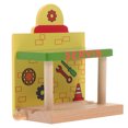 thumbnail image 2 of Accesorio de vía de tren de madera, estación de servicio, vía de tren, modelo de estación de servicio DIY, juguete de construcción educativo para niños, 2 of 8