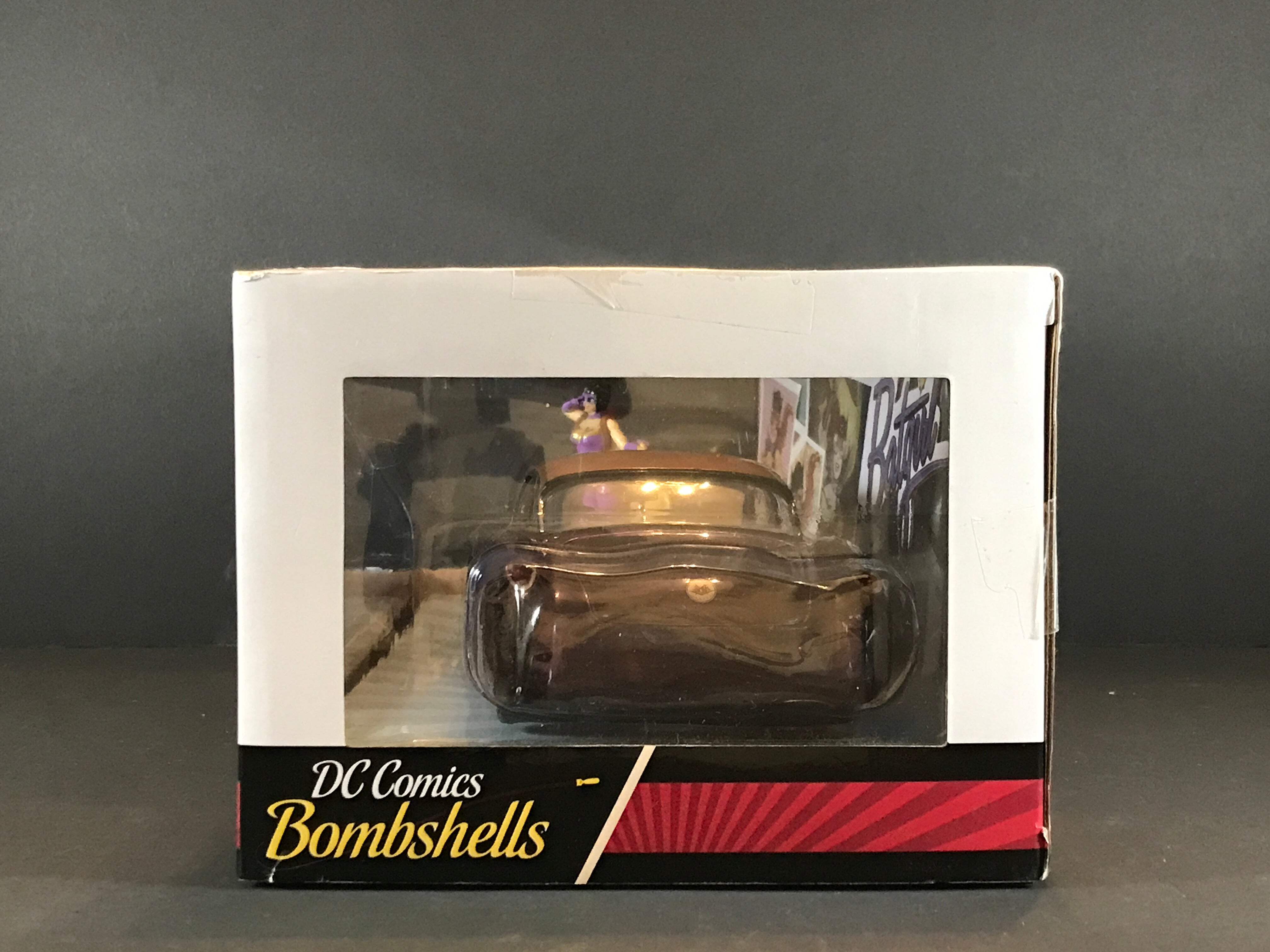 DC Comics Bombshells Batgirl & 1957 Chevy Corvette Die-cast