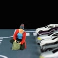 thumbnail image 3 of Diorama Pintado Hugo 1:64 Mujer Hombre Entrenamiento Figuras de muñecas en miniatura, 3 of 9