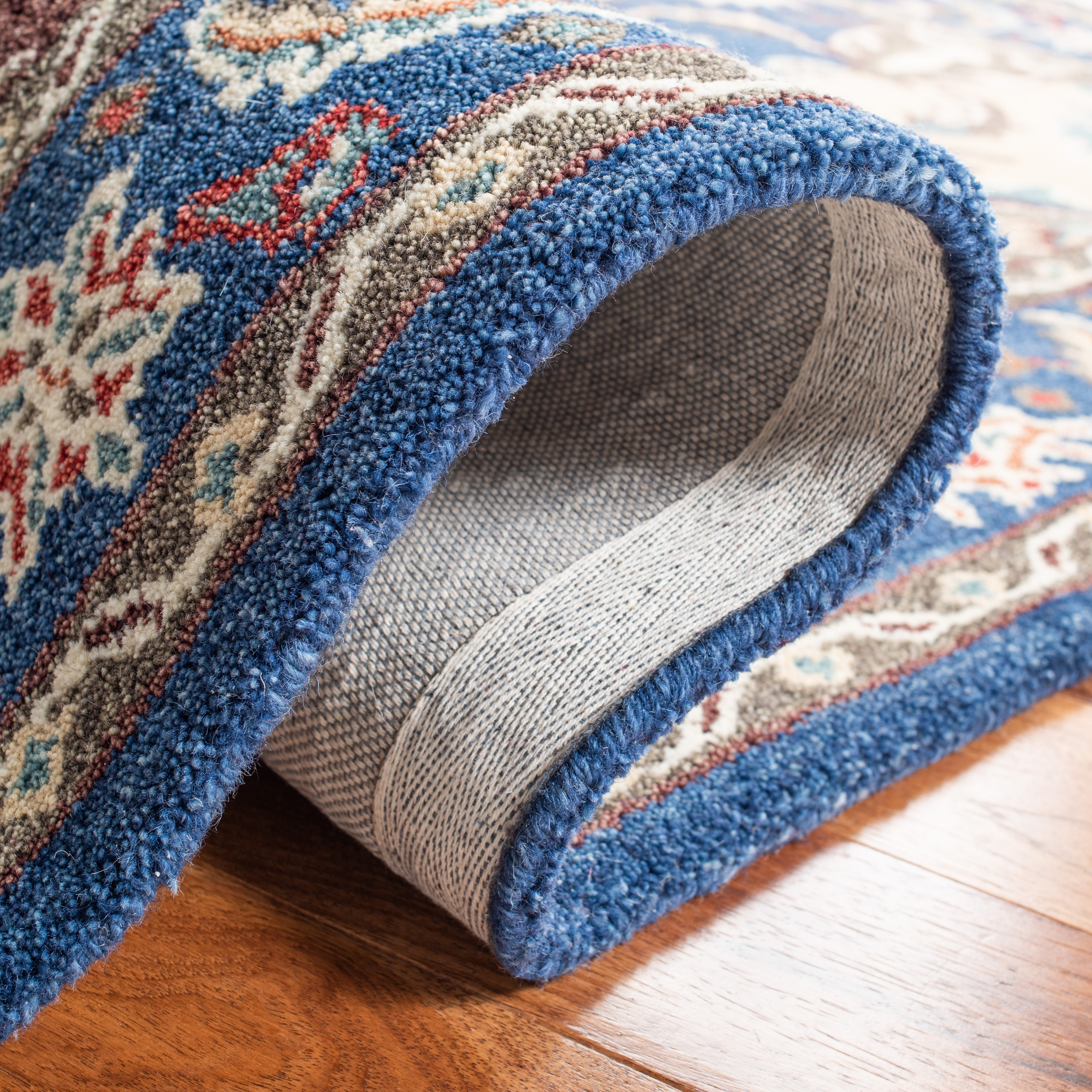 SAFAVIEH Antiquity Christopher Oriental Area Rug, Blue/Ivory, 4' x 6'