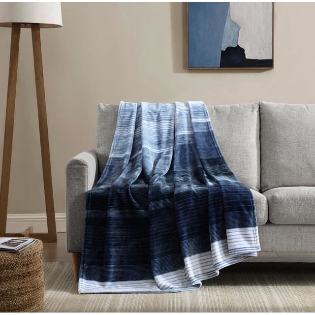 Social Standard by Sanctuary Oversized Plush Throw, Luxuriously Soft, Wrinkle Resistant, Easy Care