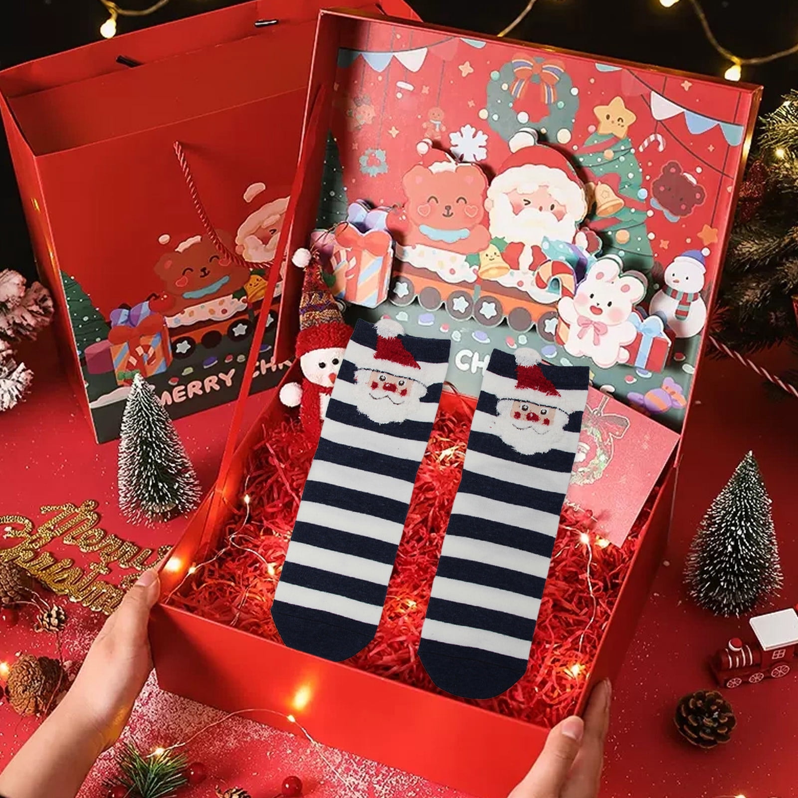 Feltree Chaussettes de Noël avec Mignon Imprimé de Dessin Animé, Mi-Mollet pour la Chaleur en Automne et en Hiver, Idéal comme Cadeau des Fêtes Feltree Chaussettes de Noël avec Mignon Imprimé de Dessin Animé, Mi-Mollet pour la Chaleur en Automne et en Hiver, Idéal comme Cadeau des Fêtes
